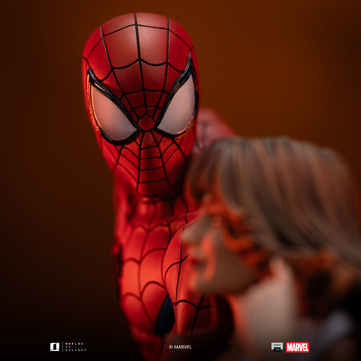 Iron Studios Marvel Comics Spider-Man and Mary Jane 1/6 Scale Limited Edition Diorama