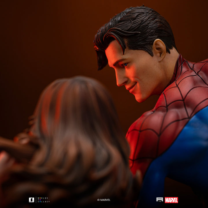 Iron Studios Marvel Comics Spider-Man and Mary Jane 1/6 Scale Limited Edition Diorama