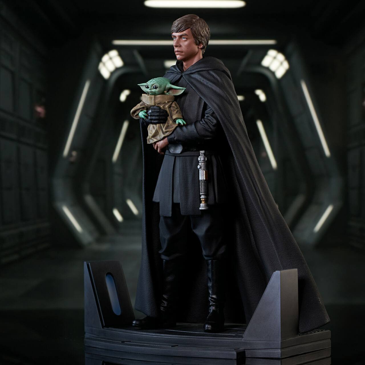 Gentle Giant The Mandalorian Premier Collection Statue Luke Skywalker & Grogu - Infinity Collectables