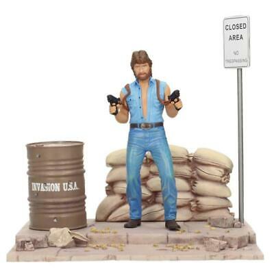 Diamond Select Matt Hunter Invasion U.S.A. PVC Diorama Deluxe Figure 18cm
