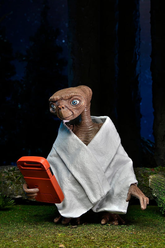 E.T. 40th Anniversary Classic E.T. Ultimate 7" Scale Action Figure (view 2)