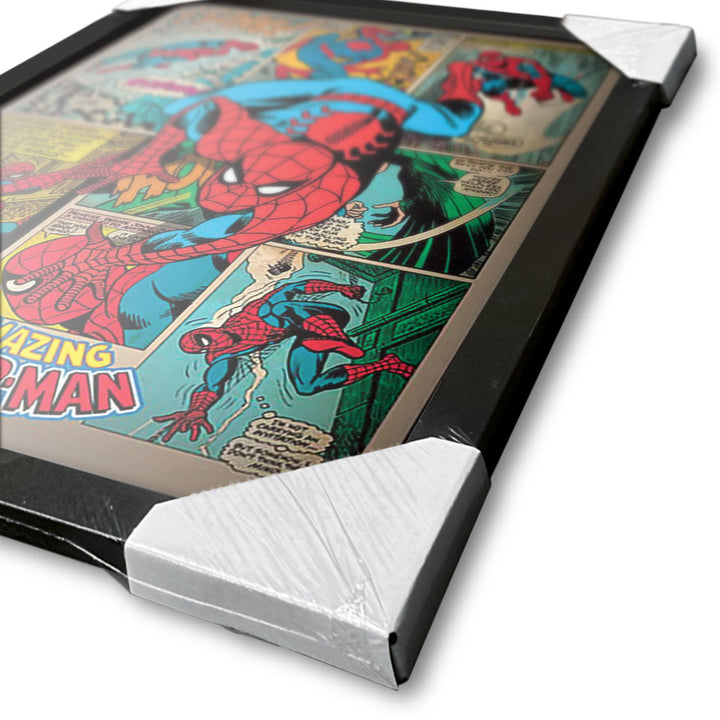 Marvel Comics Spiderman Retro Framed Collector Print - 30 x 40 cm
