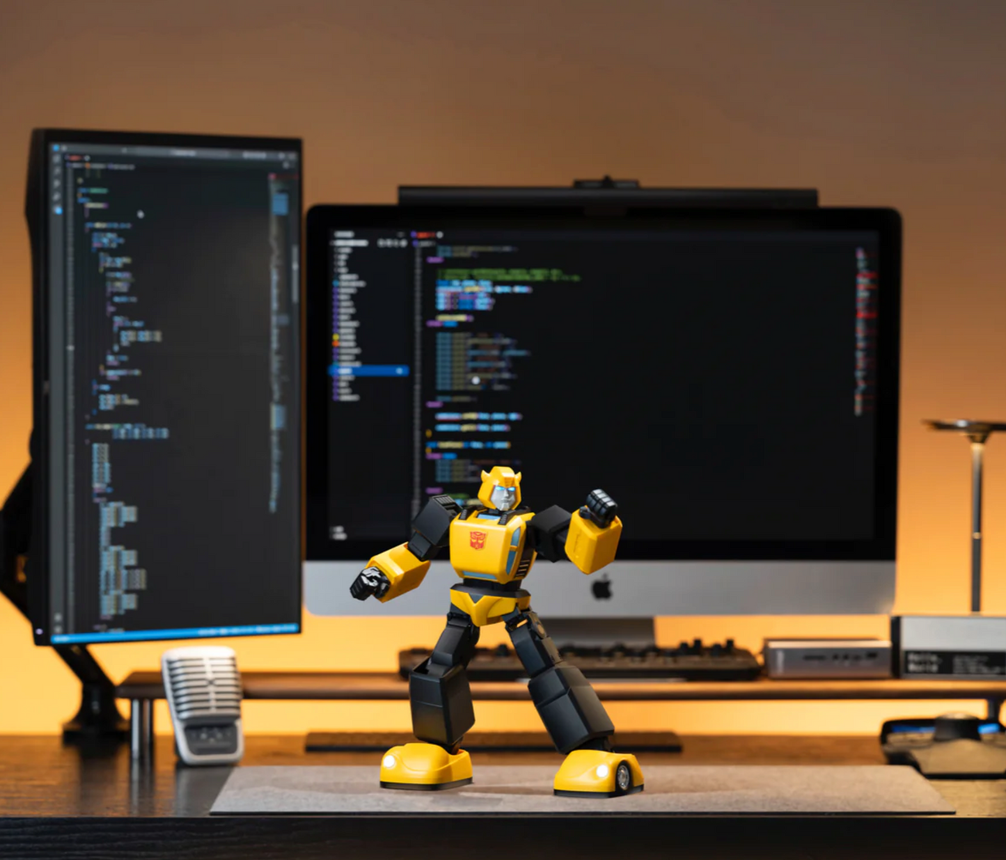 Robosen Transformers Interactive G1 Bumblebee