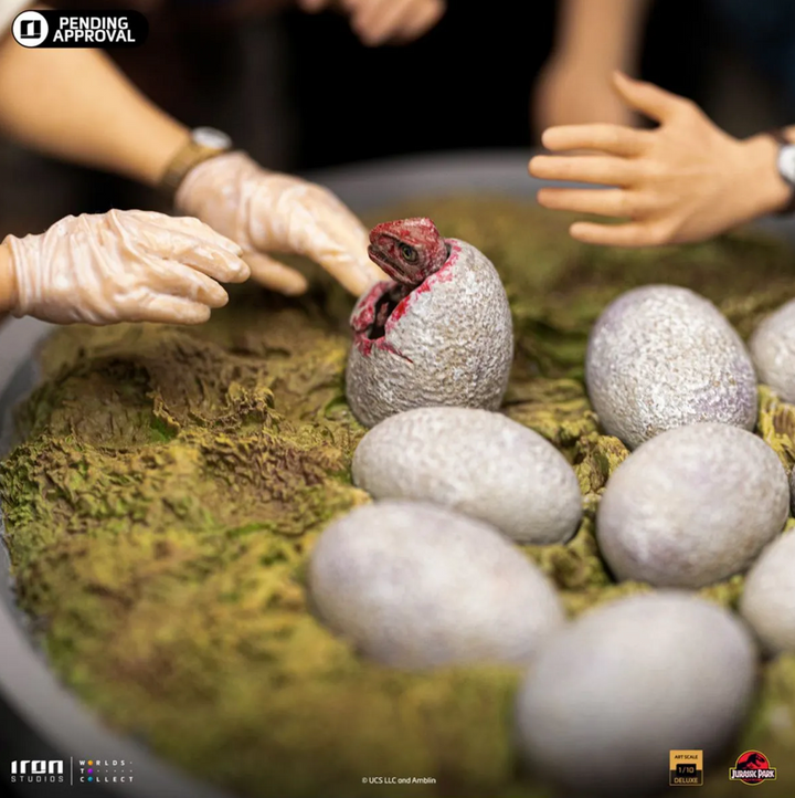 Iron Studios Jurassic Park Dino Hatching 1/10 Art Scale Statue