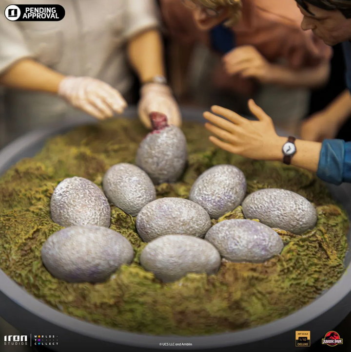Iron Studios Jurassic Park Dino Hatching 1/10 Art Scale Statue