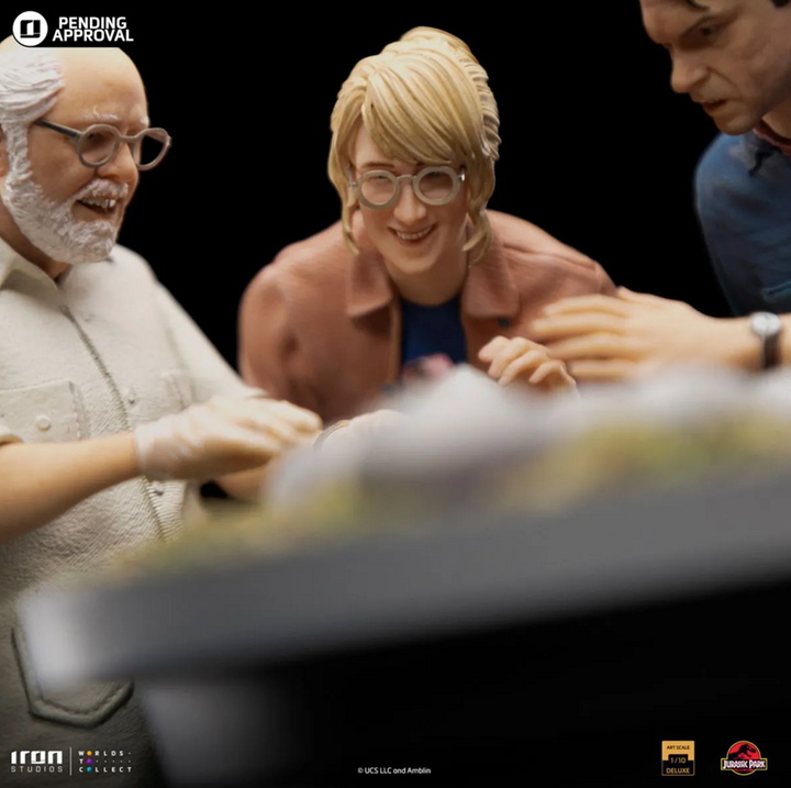 Iron Studios Jurassic Park Dino Hatching 1/10 Art Scale Statue
