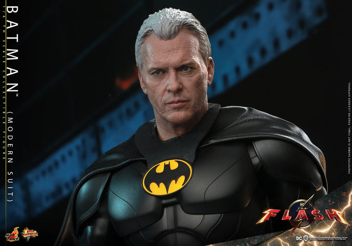 Hot Toys DC Comics Batman (Modern Suit) 1/6th Scale Figure