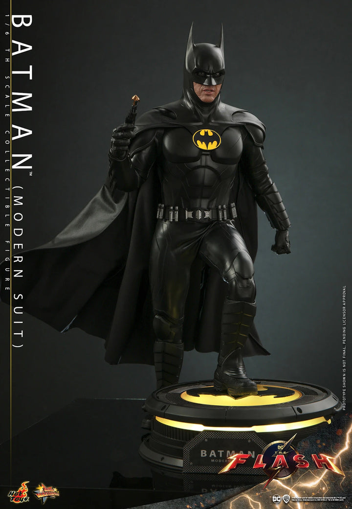 Hot Toys DC Comics Batman (Modern Suit) 1/6th Scale Figure