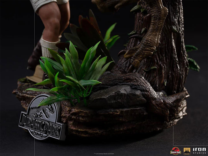 Iron Studios Jurassic Park Clever Girl 1/10 Deluxe Art Scale Statue