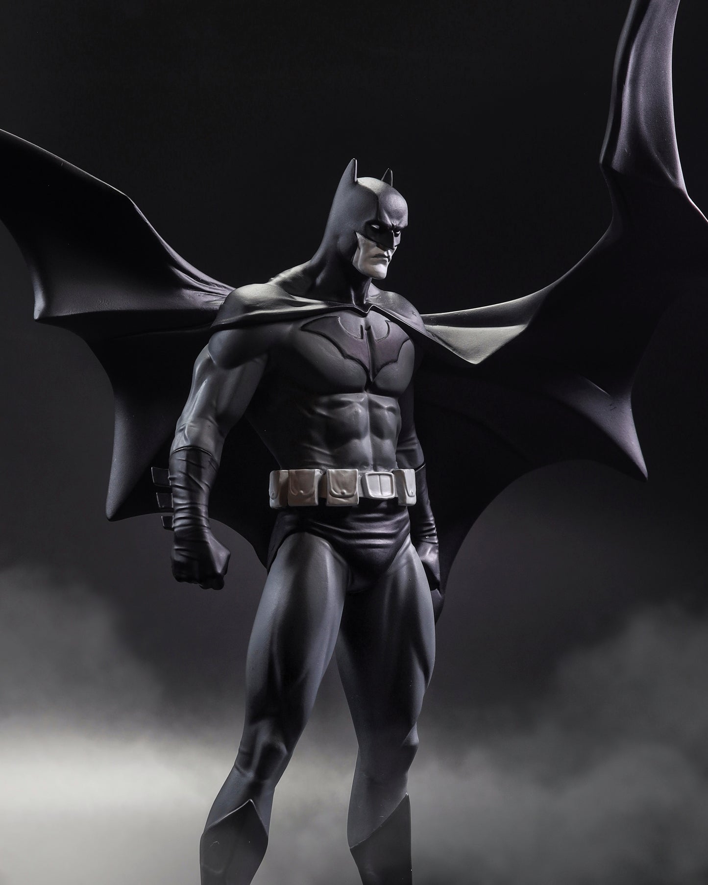 DC Designer Series Batman Black & White By Jorge Jimenez 1/10 Scale Limited Edition Statue