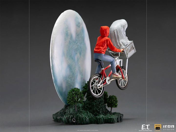 Iron Studios E.T. the Extra-Terrestrial E.T. & Elliot Deluxe 1/10 Art Scale Limited Edition Statue