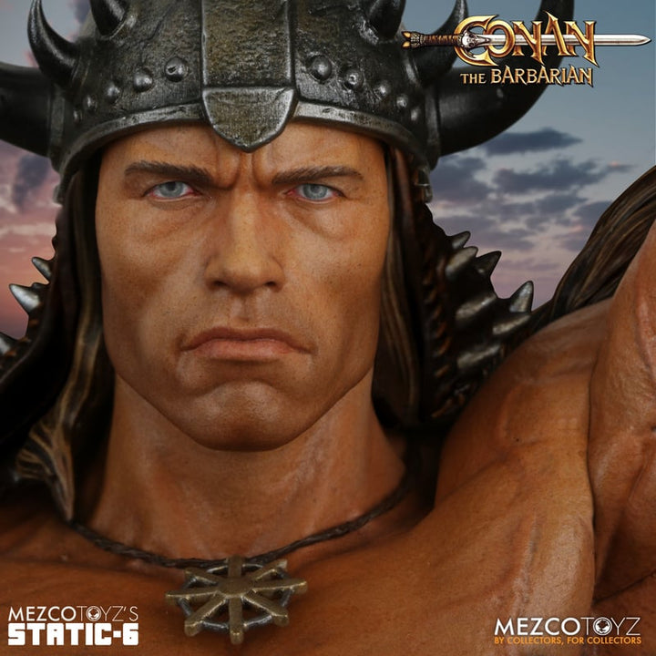 Mezco Conan the Barbarian Static-6 Conan and Valeria 1/6 Scale Statue