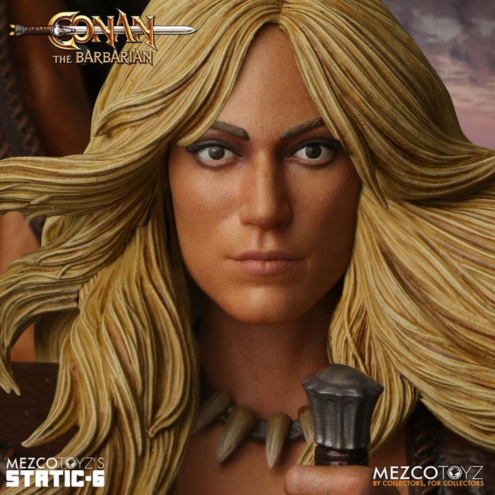 Mezco Conan the Barbarian Static-6 Conan and Valeria 1/6 Scale Statue