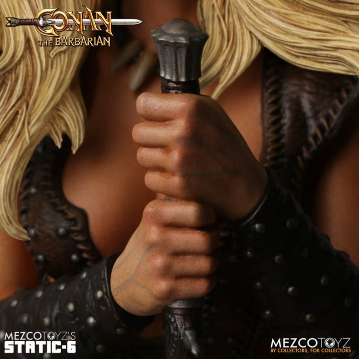 Mezco Conan the Barbarian Static-6 Conan and Valeria 1/6 Scale Statue