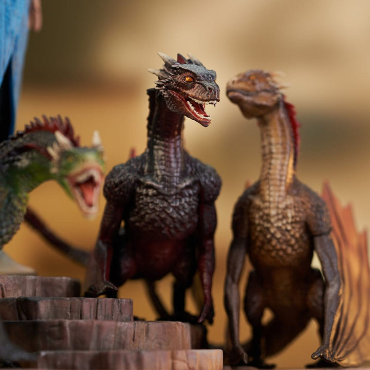 Game of Thrones Gallery Daenerys Targaryen Figure Diorama