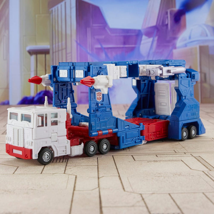 Generations Studio Series Transformers The Movie Commander Class Ultra Magnus 1/28 Scale Action Figure