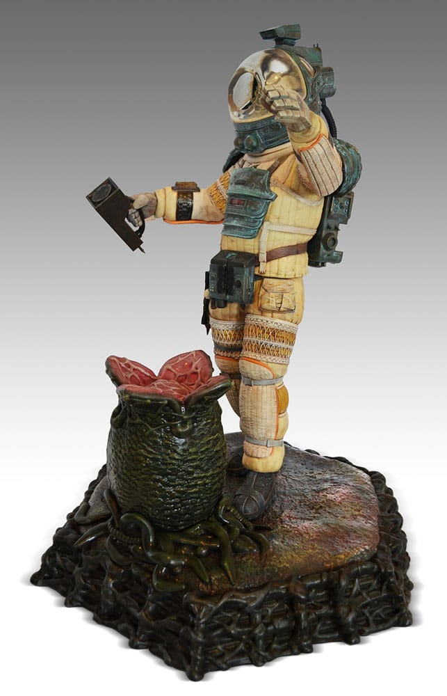 Hollywood Collectibles Officer Kane Alien 1/4 Scale Statue 56 cm