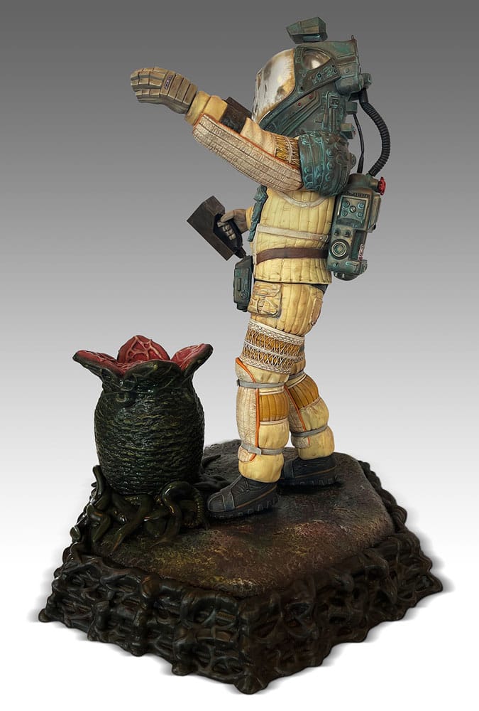 Hollywood Collectibles Officer Kane Alien 1/4 Scale Statue 56 cm