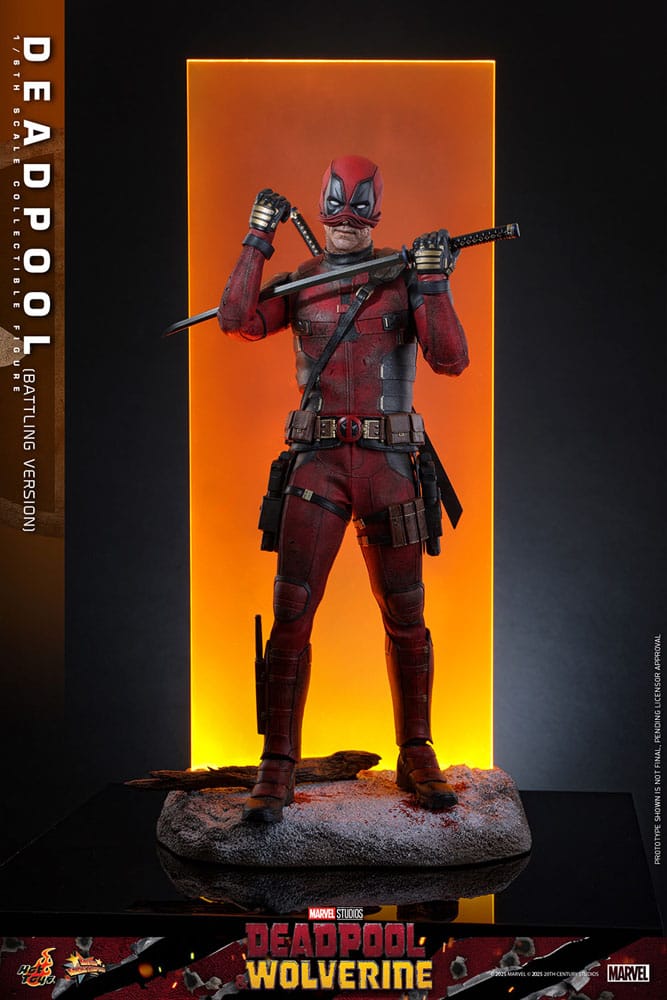 Hot Toys Deadpool & Wolverine Deadpool (Battling Version) 1/6th Scale Figure