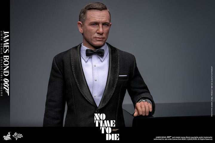 Hot Toys James Bond No Time to Die James Bond 1/6th Scale Figure