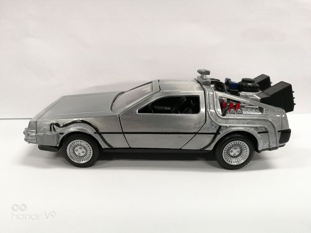 Back to the Future DeLorean Time Machine Hollywood Rides Diecast Model 132