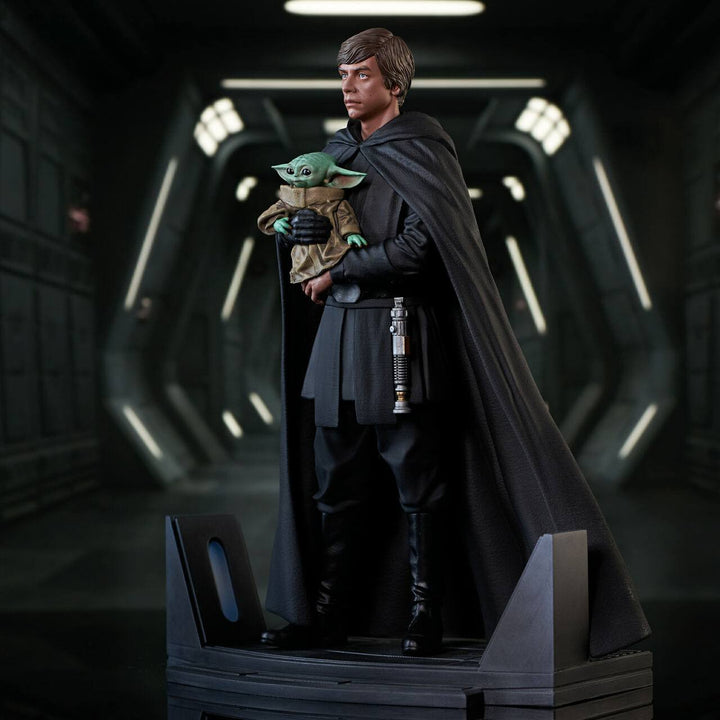 Gentle Giant The Mandalorian Premier Collection Statue Luke Skywalker & Grogu - Infinity Collectables