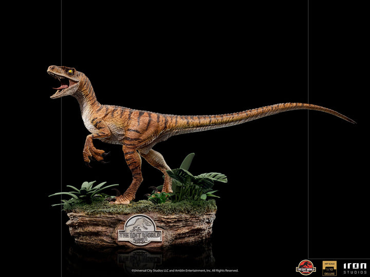 Iron Studios Jurassic World Deluxe Art Scale Statue 1-10 Velociraptor - Infinity Collectables