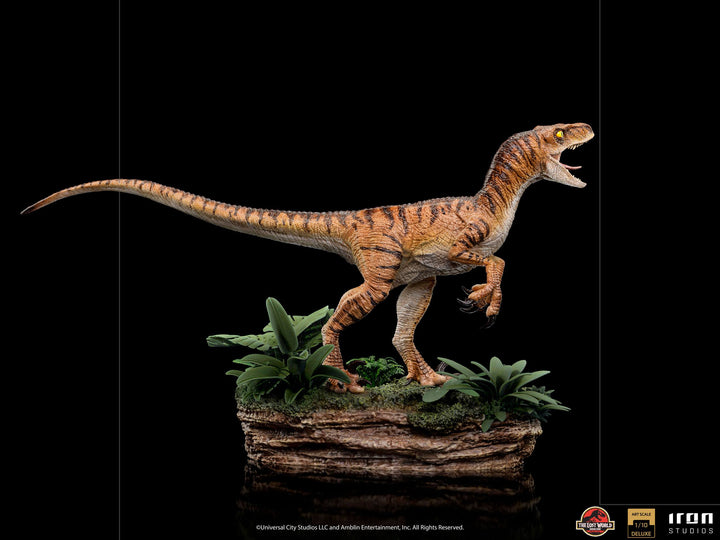 Iron Studios Jurassic World Deluxe Art Scale Statue 1-10 Velociraptor - Infinity Collectables
