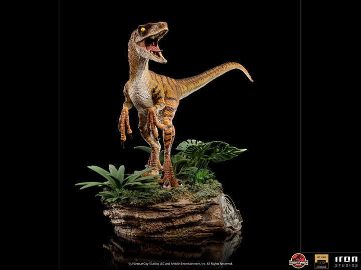 Iron Studios Jurassic World Deluxe Art Scale Statue 1-10 Velociraptor - Infinity Collectables