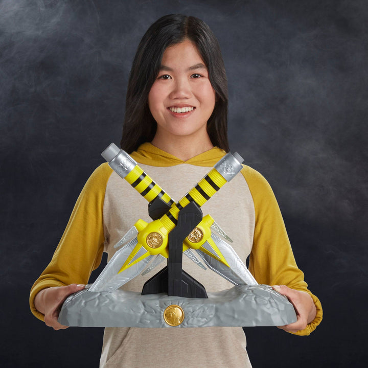Power Rangers Lightning Collection Mighty Morphin Yellow Ranger Power Daggers *Exclusive