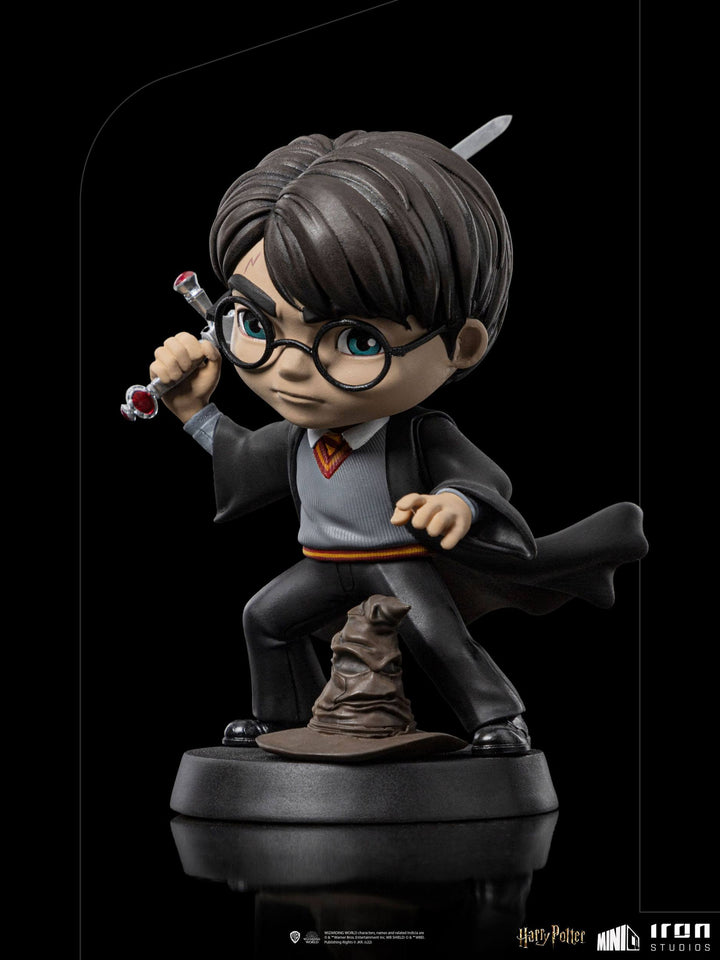 Iron Studios Harry Potter MiniCo Figure Harry Potter with Sword of Gryffindor, Infinity Collectables