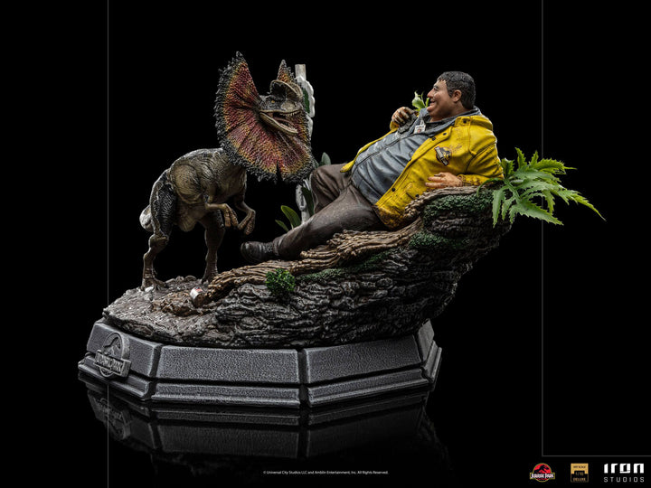 Iron Studios 1/10 Deluxe Art Scale Statue Jurassic Park Dennis Nedry With Dilophosaurus, Infinity Collectables