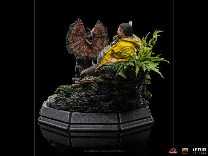 Iron Studios 1/10 Deluxe Art Scale Statue Jurassic Park Dennis Nedry With Dilophosaurus, Infinity Collectables