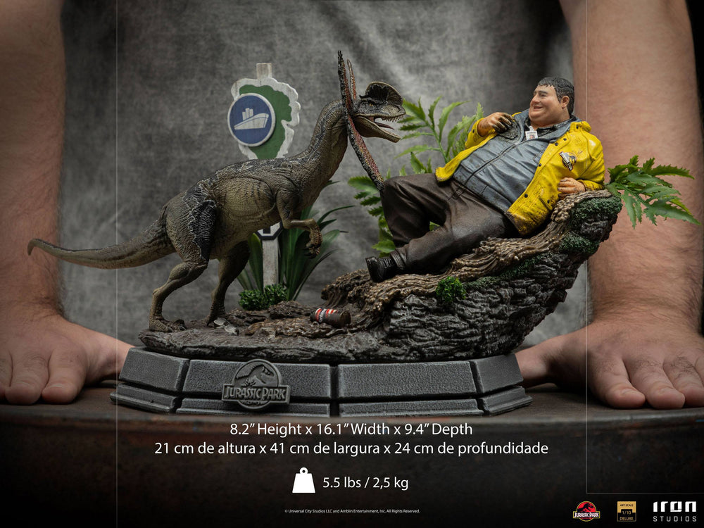 Iron Studios 1/10 Deluxe Art Scale Statue Jurassic Park Dennis Nedry With Dilophosaurus, Infinity Collectables