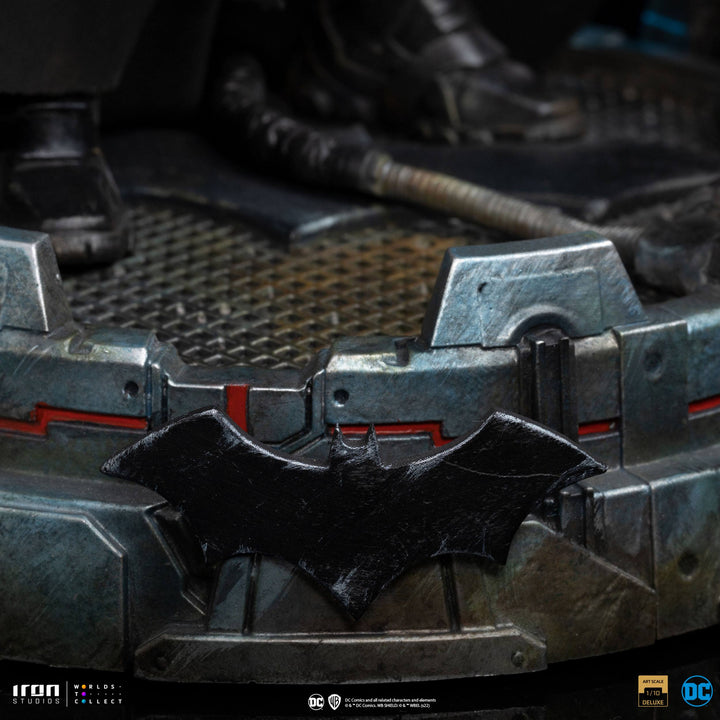 Iron Studios DC Comics Batman Unleashed Deluxe 1/10 Art Scale Statue