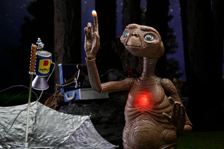 NECA E.T. The Extra-Terrestrial 40th Anniversary Deluxe Ultimate E.T. with LED Chest 7" Scale Action Figure