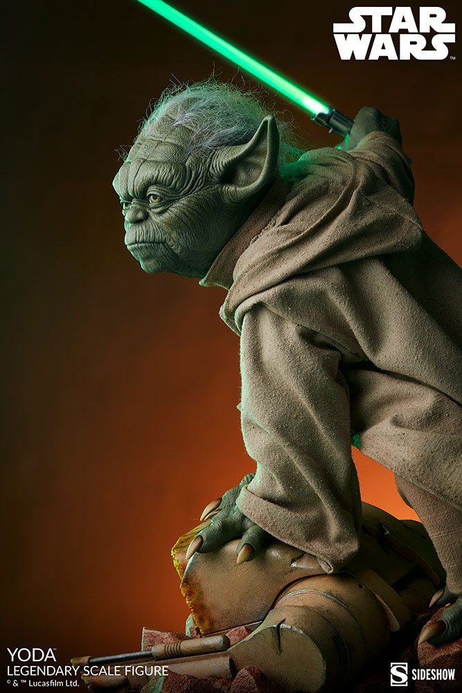 Sideshow Collectibles Star Wars Legendary Scale Yoda (Attack of the Clones)