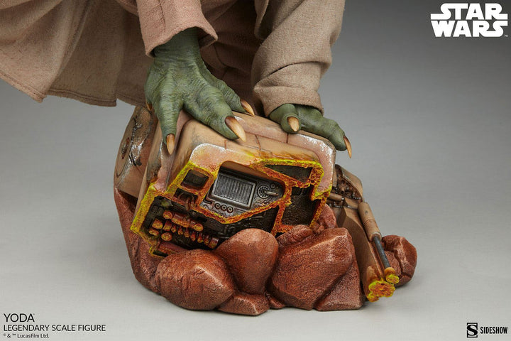Sideshow Collectibles Star Wars Legendary Scale Yoda (Attack of the Clones)