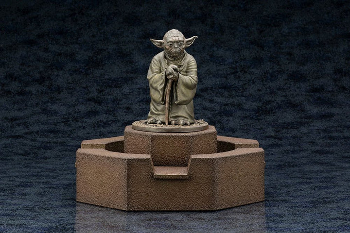 Star Wars The Empire Strikes Back Yoda Fountain Limited Edition Statue