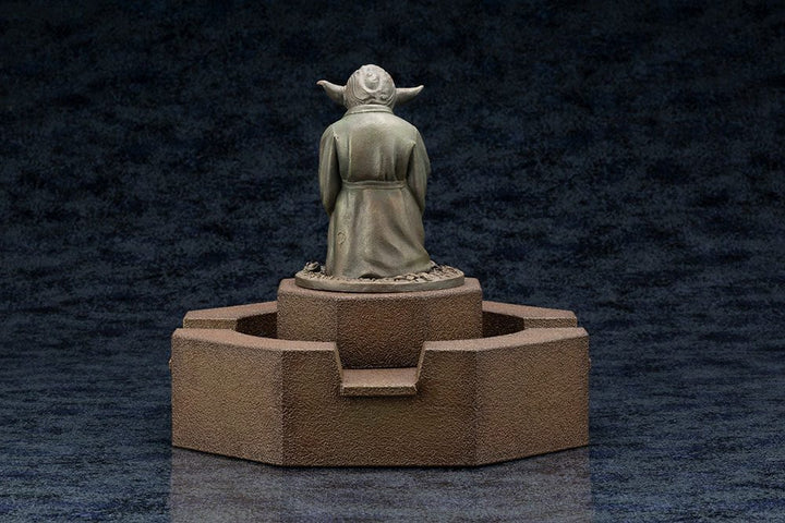 Star Wars The Empire Strikes Back Yoda Fountain Limited Edition Statue