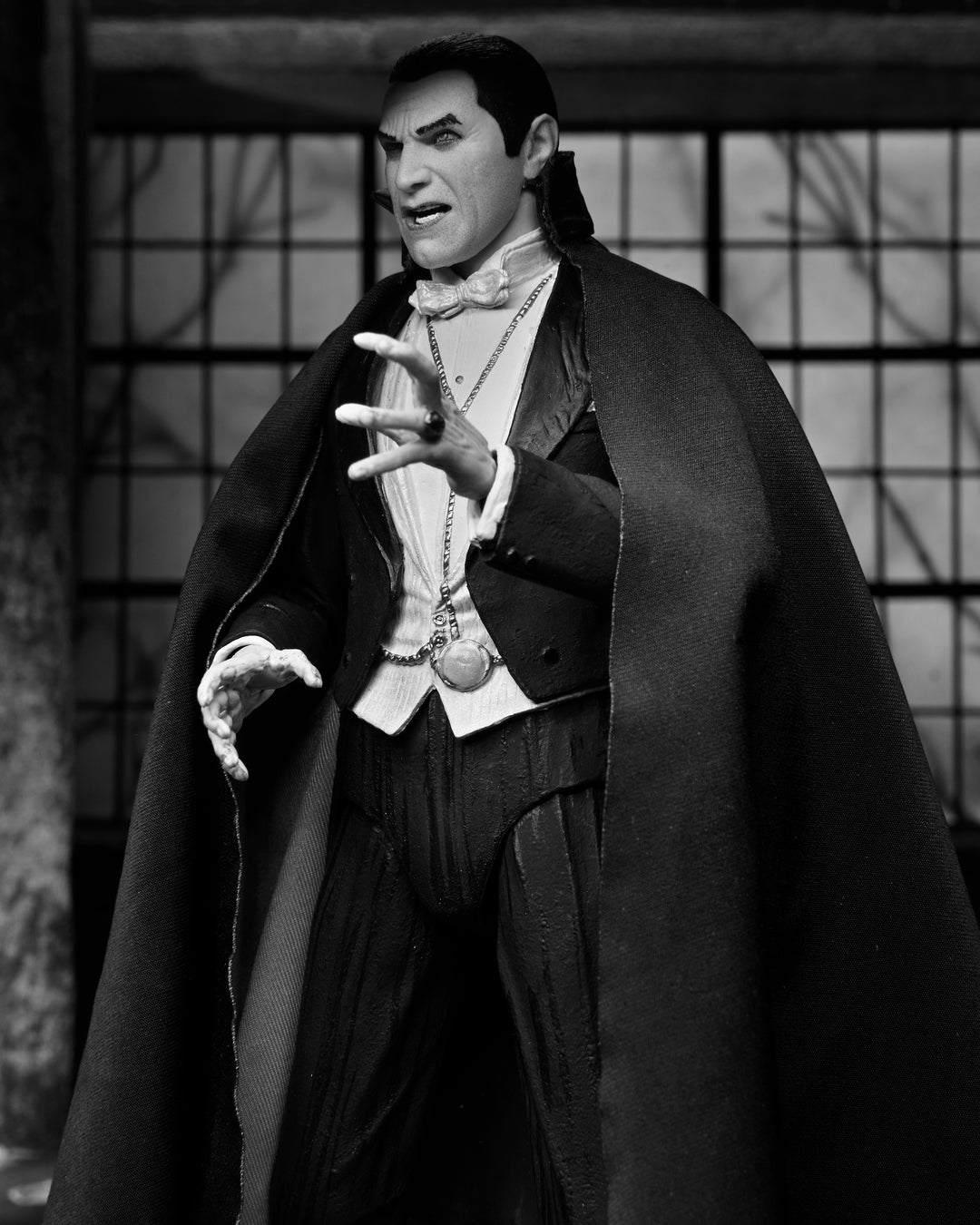 NECA Universal Monsters (Black & White) Dracula (Carfax Abbey) Ultimate 7" Scale Action Figure