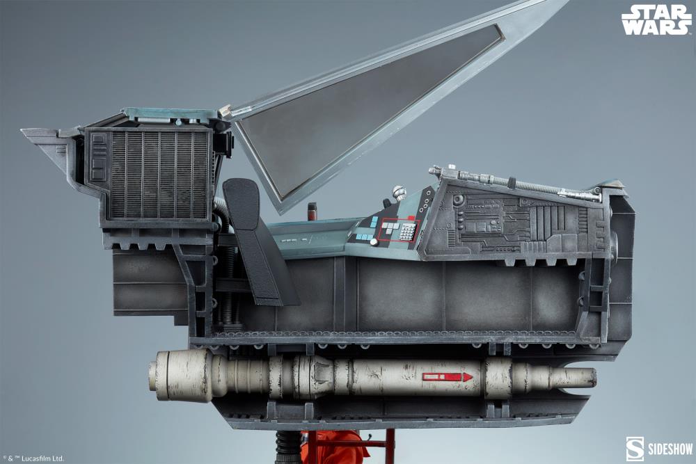 Sideshow Star Wars: A New Hope Premium Format Luke Skywalker & X-Wing: Red Five, Standing By Statue