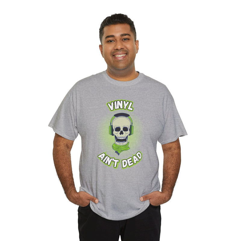 'Vinyl Ain't Dead' Headphones Men's T-Shirt, size reference