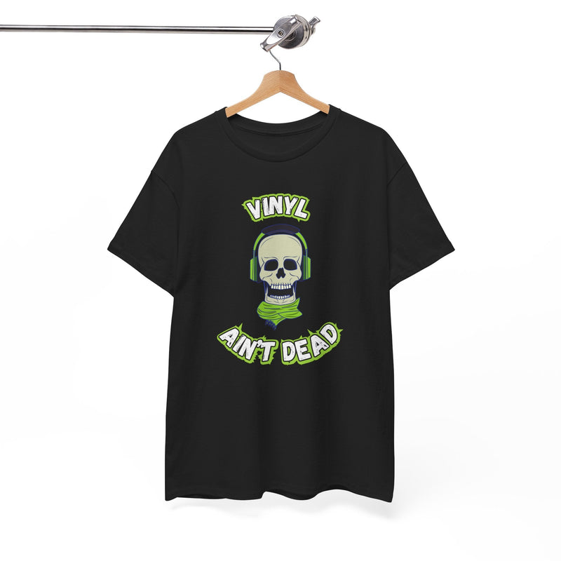'Vinyl Ain't Dead' Headphones Men's T-Shirt, close-up detail