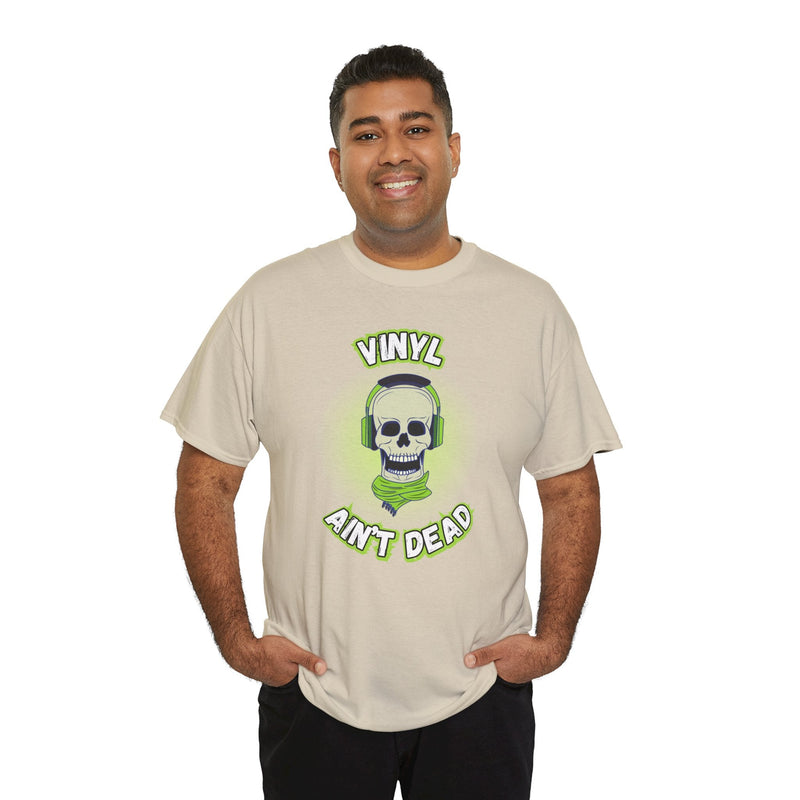 'Vinyl Ain't Dead' Headphones Men's T-Shirt, close-up detail