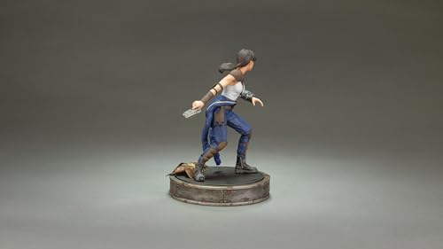 Fallout PVC Statue Lucy 18 cm, in display