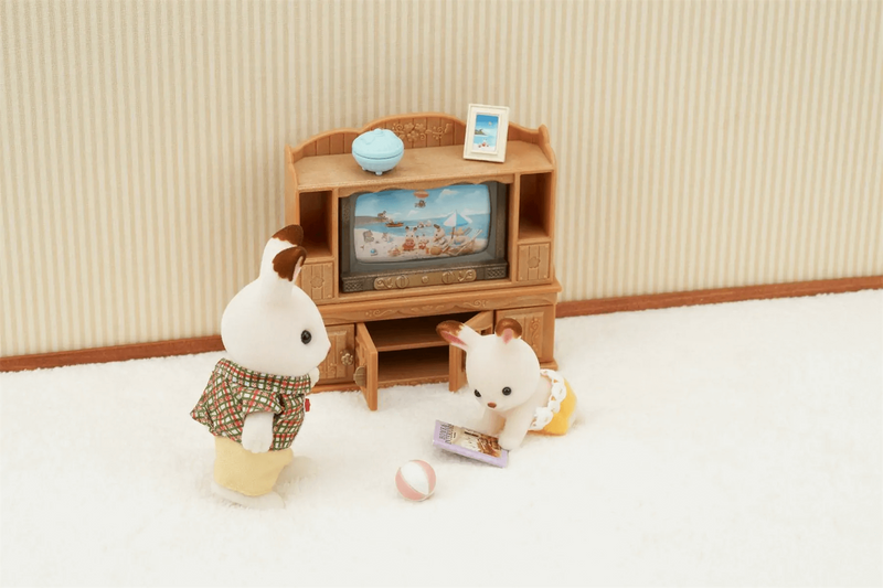 Sylvanian Families Comfy Living Room Set Furniture Playset for Ages 3+, in display