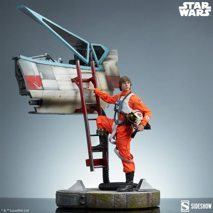 Sideshow Star Wars: A New Hope Premium Format Luke Skywalker & X-Wing: Red Five, Standing By Statue