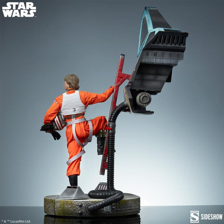 Sideshow Star Wars: A New Hope Premium Format Luke Skywalker & X-Wing: Red Five, Standing By Statue