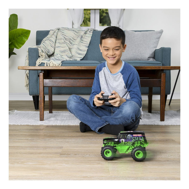 Monster Jam 1:24  2.4 GHz Remote Control Grave Digger - Image